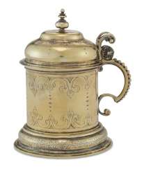 A GERMAN SILVER-GILT MINIATURE TANKARD A GERMAN SILVER-GILT MINIATURE TANKARD