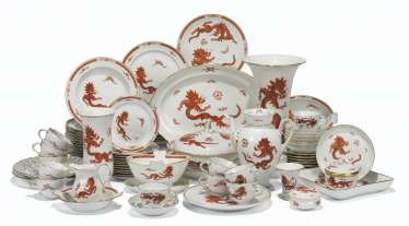 A MEISSEN PORCELAIN 'RED DRAGON' PATTERN COMPOSITE PART TABLE-SERVICE A MEISSEN PORCELAIN 'RED DRAGON' PATTERN COMPOSITE PART TABLE-SERVICE