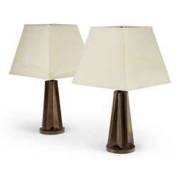 A PAIR OF CHROMIUM-PLATED BRASS TABLE LAMPS A PAIR OF CHROMIUM-PLATED BRASS TABLE LAMPS