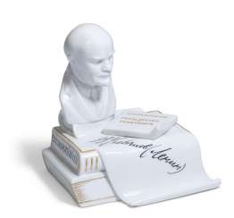 A SOVIET PROPAGANDA PORCELAIN INKSTAND A SOVIET PROPAGANDA PORCELAIN INKSTAND
