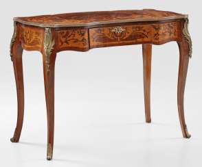 Small Louis XV style bureau plat Small Louis XV style bureau plat