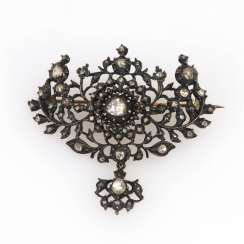 Antique brooch with old European cut diamonds Antique brooch with old European cut diamonds