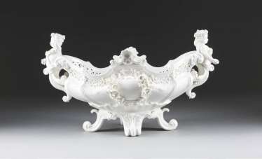 BIG top bowl WITH CUPIDS, German, Meissen, 1850-1924 BIG top bowl WITH CUPIDS, German, Meissen, 1850-1924