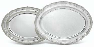 A GEORGE III SILVER MEAT DISH AND A VICTORIAN SILVER MEAT DISH A GEORGE III SILVER MEAT DISH AND A VICTORIAN SILVER MEAT DISH