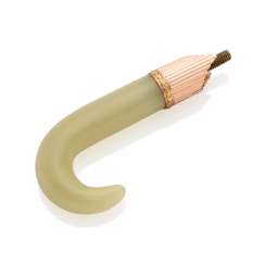 A TWO-COLOUR GOLD-MOUNTED BOWENITE CANE HANDLE A TWO-COLOUR GOLD-MOUNTED BOWENITE CANE HANDLE