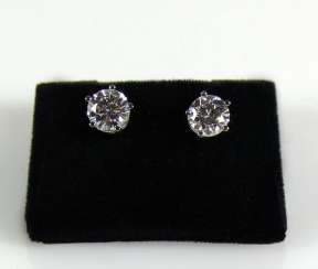 Pair Of Brilliant Solitaire Earrings Pair Of Brilliant Solitaire Earrings