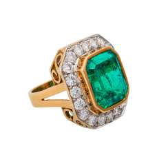 Ring with a beautiful emerald and 20 diamonds, Ring with a beautiful emerald and 20 diamonds,