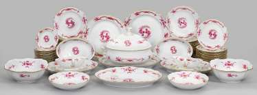 Extensive dinner service with decorative Extensive dinner service with decorative