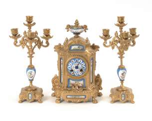Mantel clock set with 2 candle chandeliers Mantel clock set with 2 candle chandeliers