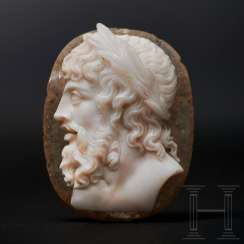 Antique cameo in the finest quality with idealizing Zeus depiction, classicism, period around 1800 to early 19th century Antique cameo in the finest quality with idealizing Zeus depiction, classicism, period around 1800 to early 19th century