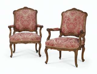 A PAIR OF NORTH ITALIAN WALNUT ARMCHAIRS A PAIR OF NORTH ITALIAN WALNUT ARMCHAIRS