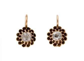 FEW HISTORICAL EARRINGS FEW HISTORICAL EARRINGS