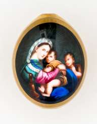 Important porcelain Easter egg with the Important porcelain Easter egg with the