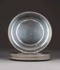 SET OF EIGHT PLATTERS SET OF EIGHT PLATTERS