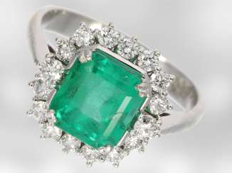 Ring: white, Golden emerald ring with brilliant-cut diamonds, total approx. 2,72 ct, 14K white Gold, the court jeweller and Roesner, NP DM 11400,- with original label Ring: white, Golden emerald ring with brilliant-cut diamonds, total approx. 2,72 ct, 14K white Gold, the court jeweller and Roesner, NP DM 11400,- with original label