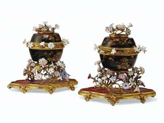 A PAIR OF EARLY LOUIS XV ORMOLU-MOUNTED JAPANESE LACQUER AND FRENCH PORCELAIN POTPOURRI BOWLS AND COVERS ON STANDS A PAIR OF EARLY LOUIS XV ORMOLU-MOUNTED JAPANESE LACQUER AND FRENCH PORCELAIN POTPOURRI BOWLS AND COVERS ON STANDS