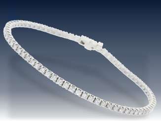 Armband: feines, zierliches und handgearbeitetes Tennisarmband mit Brillanten, zusammen 1,7ct Armband: feines, zierliches und handgearbeitetes Tennisarmband mit Brillanten, zusammen 1,7ct