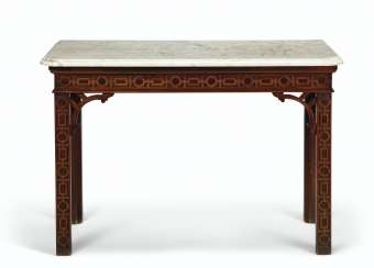 AN EARLY GEORGE III PADOUK SIDE TABLE AN EARLY GEORGE III PADOUK SIDE TABLE