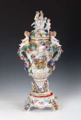 Great pomp-lidded vase, POTSCHAPPEL. Great pomp-lidded vase, POTSCHAPPEL.
