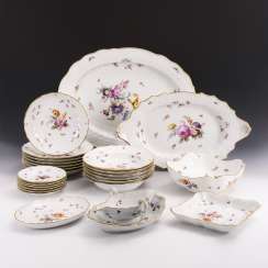Dinner service with painting of flowers and insects Dinner service with painting of flowers and insects