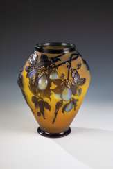 Grand SouffléVase avec des Pruneaux Grand SouffléVase avec des Pruneaux