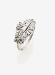 COCKTAIL RING DECORATED WITH DIAMONDS COCKTAIL RING DECORATED WITH DIAMONDS