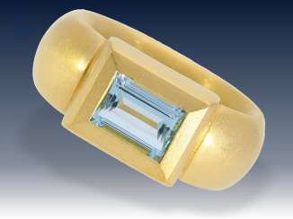 Ring: ehemals sehr teurer, äußerst massiver und schwerer Goldschmiedering mit Aquamarin, Handarbeit aus 900er Gold Ring: ehemals sehr teurer, äußerst massiver und schwerer Goldschmiedering mit Aquamarin, Handarbeit aus 900er Gold