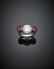 Round ct. 3.90 circa diamond with ruby shoulders platinum ring Round ct. 3.90 circa diamond with ruby shoulders platinum ring