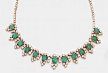 Elegant necklace with Colombian emeralds Elegant necklace with Colombian emeralds