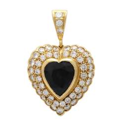 Heart pendant with 1 sapphire, entouriert of 48 brilliant-cut diamonds Heart pendant with 1 sapphire, entouriert of 48 brilliant-cut diamonds