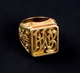 Very solid signet ring with exceptional Design Very solid signet ring with exceptional Design
