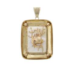 Pendant with mother-of-pearl plate Pendant with mother-of-pearl plate
