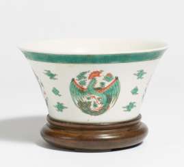 Bowl with dragon and phoenix medallions Bowl with dragon and phoenix medallions