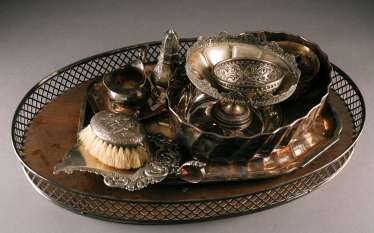 SILVER; SILVER plated mixed lot of VARIOUS PLATES, BOWLS AND A Shoe brush to waste. Manufacturers, foundries and places SILVER; SILVER plated mixed lot of VARIOUS PLATES, BOWLS AND A Shoe brush to waste. Manufacturers, foundries and places