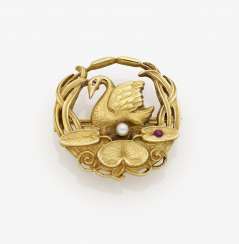 Art Nouveau brooch with ruby and a pearl. USA, art Nouveau, 1895 Art Nouveau brooch with ruby and a pearl. USA, art Nouveau, 1895