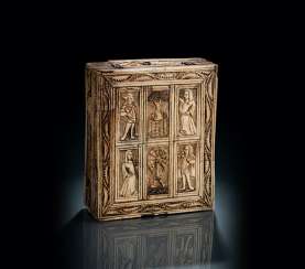 Renaissance game or wedding box Renaissance game or wedding box