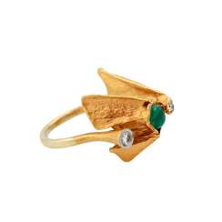 Designer ring with emerald cabochon Designer ring with emerald cabochon