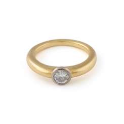 RING MIT BRILLANTSOLITAIRE RING MIT BRILLANTSOLITAIRE