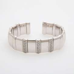 Flexible cuff with diamond trim Flexible cuff with diamond trim