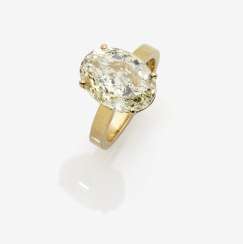 Solitaire ring with fine champagne-coloured diamonds Solitaire ring with fine champagne-coloured diamonds
