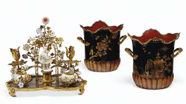 A LOUIS XV ORMOLU-MOUNTED LACQUER, MEISSEN AND FRENCH PORCELAIN ENCRIER, AND A PAIR OF FRENCH ORMOLU AND POLYCRHOME TOLE PEINTE CACHE POTS A LOUIS XV ORMOLU-MOUNTED LACQUER, MEISSEN AND FRENCH PORCELAIN ENCRIER, AND A PAIR OF FRENCH ORMOLU AND POLYCRHOME TOLE PEINTE CACHE POTS