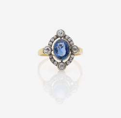 RING WITH SAPPHIRE AND OLD EUROPEAN CUT DIAMONDS RING WITH SAPPHIRE AND OLD EUROPEAN CUT DIAMONDS