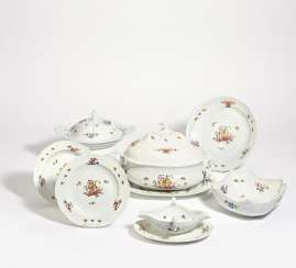 Large yellow lion dinner service for 8 people Large yellow lion dinner service for 8 people