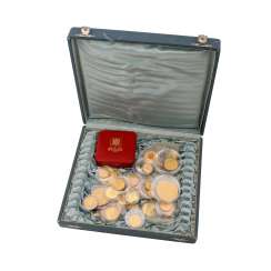 Gold solder many exotics. 437 g of finely, 34 coins. Gold solder many exotics. 437 g of finely, 34 coins.