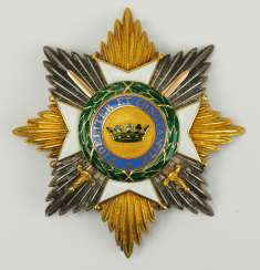 Saxon Duchies: Ducal Saxony Ernesti Order Of The House, 2. Model (1864-1935), Grand cross star with swords. Saxon Duchies: Ducal Saxony Ernesti Order Of The House, 2. Model (1864-1935), Grand cross star with swords.