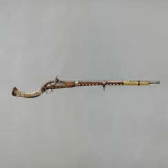 Gewehr mit Metallbeschlägen Gewehr mit Metallbeschlägen