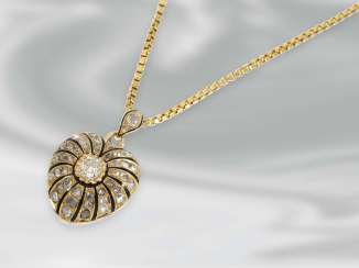 Chain/necklace: a yellow gold chain with a very beautiful antique diamond heart locket Chain/necklace: a yellow gold chain with a very beautiful antique diamond heart locket