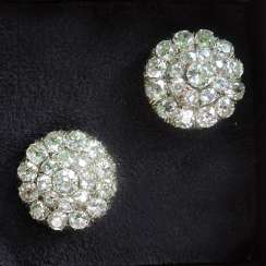 Boucles d'oreilles «framboise» en or avec des diamants Boucles d'oreilles «framboise» en or avec des diamants