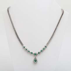 Necklace with a floral middle part Necklace with a floral middle part