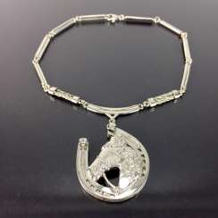Ludwig Zepner: necklace with pendant, a representation of a horse's head in horseshoe, silver and platinum, one of a kind, 1995. Ludwig Zepner: necklace with pendant, a representation of a horse's head in horseshoe, silver and platinum, one of a kind, 1995.
